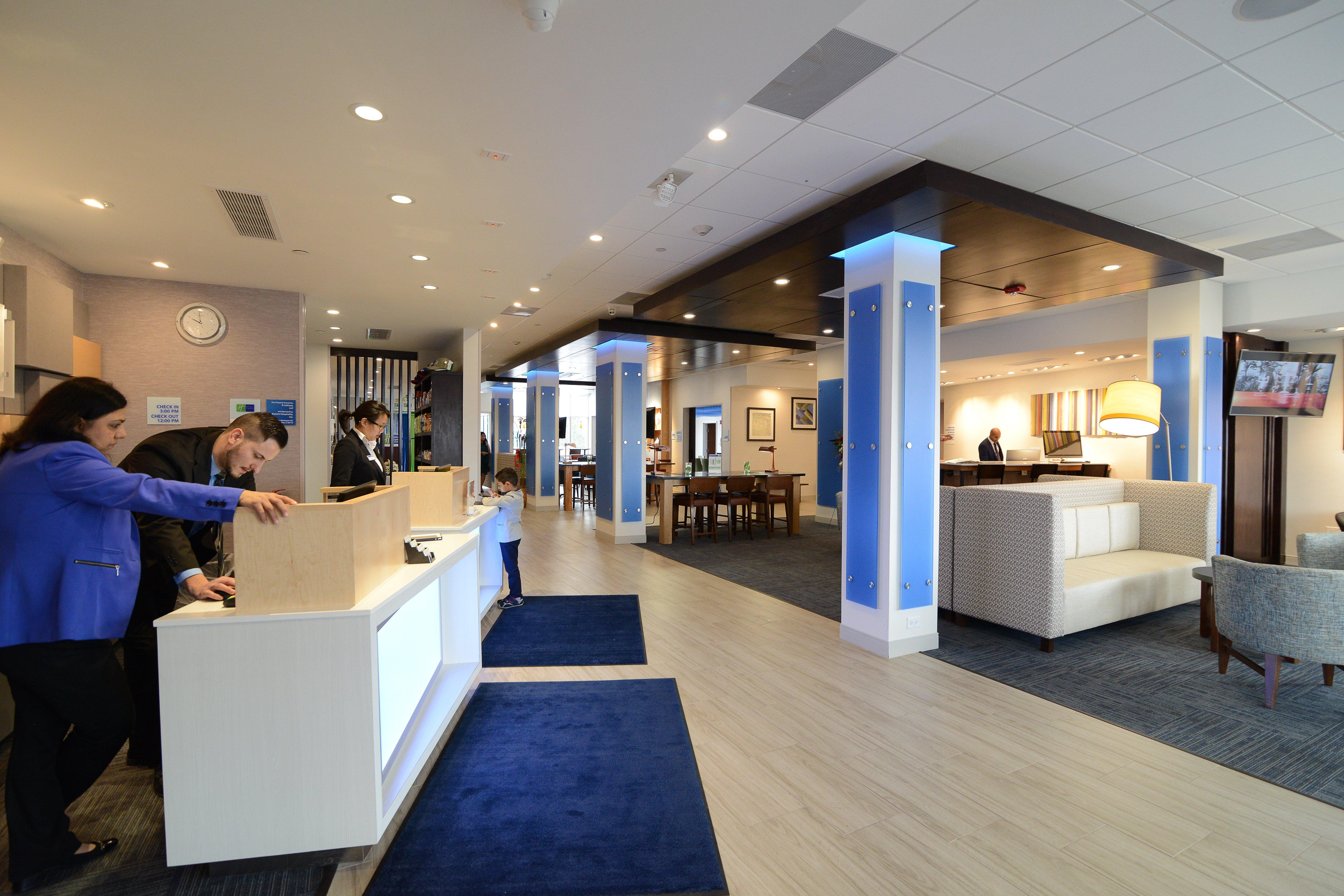 Holiday Inn Express & Suites Chicago North Shore - Niles By Ihg Eksteriør bilde