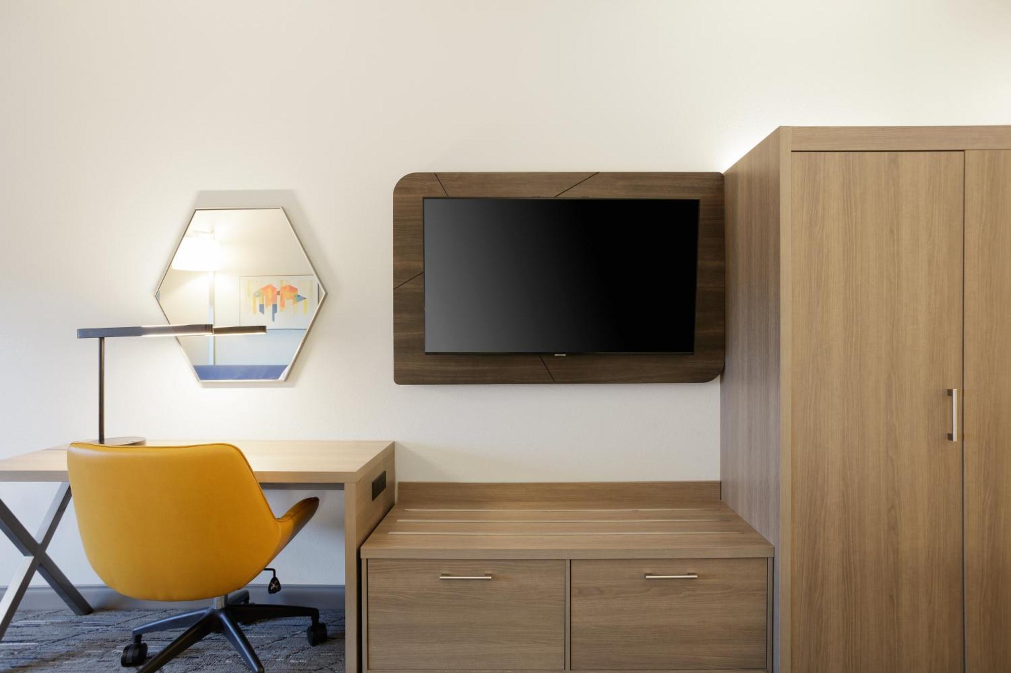 Holiday Inn Express & Suites Chicago North Shore - Niles By Ihg Eksteriør bilde