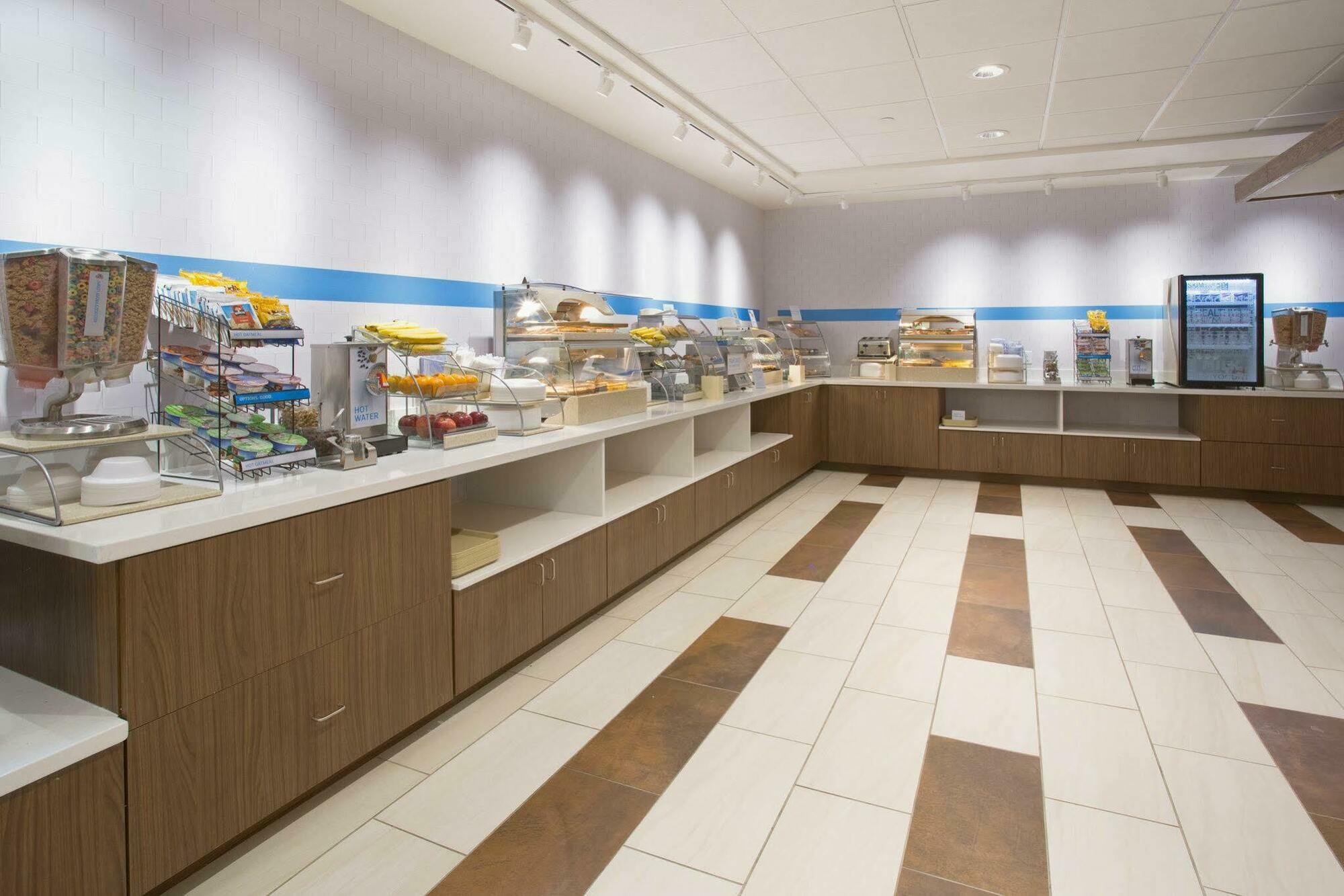 Holiday Inn Express & Suites Chicago North Shore - Niles By Ihg Eksteriør bilde